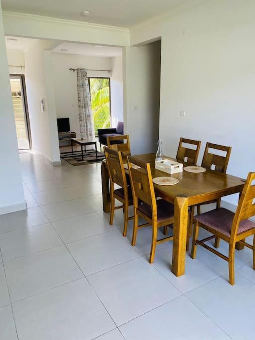 Beach Apartment Flic en Flac Luaran gambar